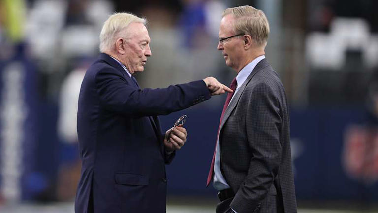 Dallas Cowboys owner Jerry Jones (right) talks with New York Giants owner John Mara (left) | Matthew Emmons-Imagn Images