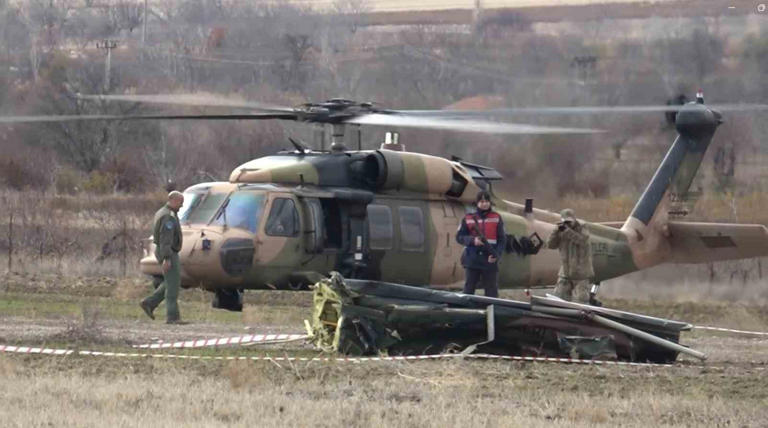 ISPARTA’NIN KEÇİBORLU İLÇESİNDE KARA HAVACILIK OKULU’NA AİT UH-1 TİPİ ASKERİ HELİKOPTER, EĞİTİM UÇUŞU SIRASINDA KAZA KIRIMA UĞRAYARAK BİR AKARYAKIT İSTASYONU YAKINLARINA DÜŞTÜ. MEYDANA GELEN KAZADA 6 ASKER ŞEHİT OLDU. KAZANIN ARDINDAN ŞEHİT OLAN ASKERLERİN NAAŞLARI OLAY YERİNDEKİ ENKAZDAN ÇIKARILARAK ISPARTA ŞEHİR HASTANESİ MORGU’NA KALDIRILDI.