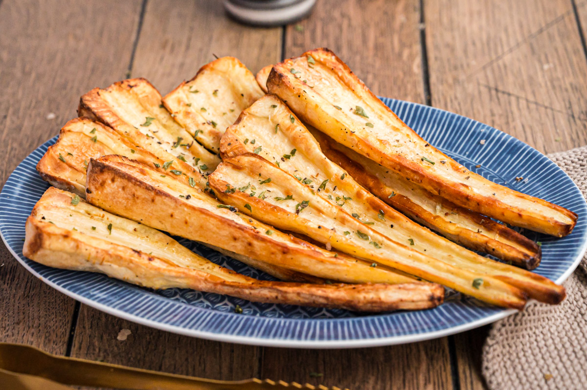 Köstlich gebackene Pastinaken aus dem Airfryer