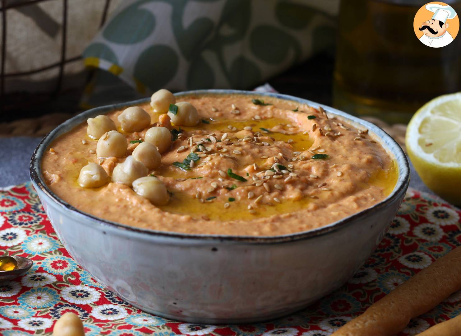 Hummus mit roter paprika