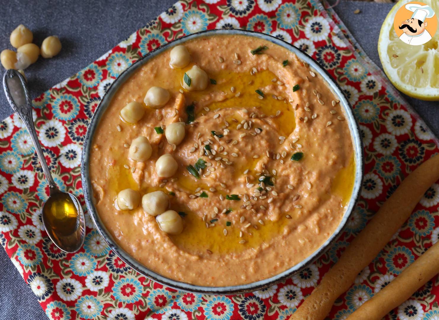 Hummus mit roter paprika