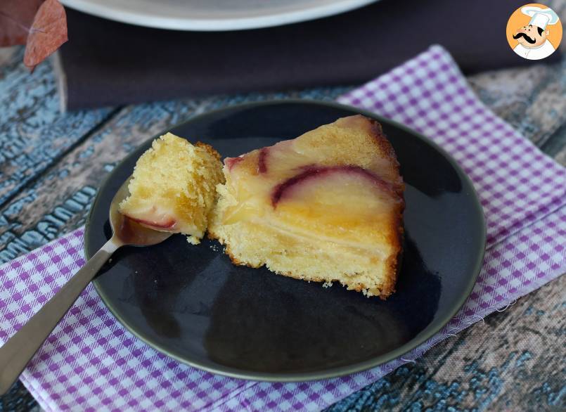 Umgekehrter pfirsichkuchen, saftig, zartschmelzend und karamellisiert