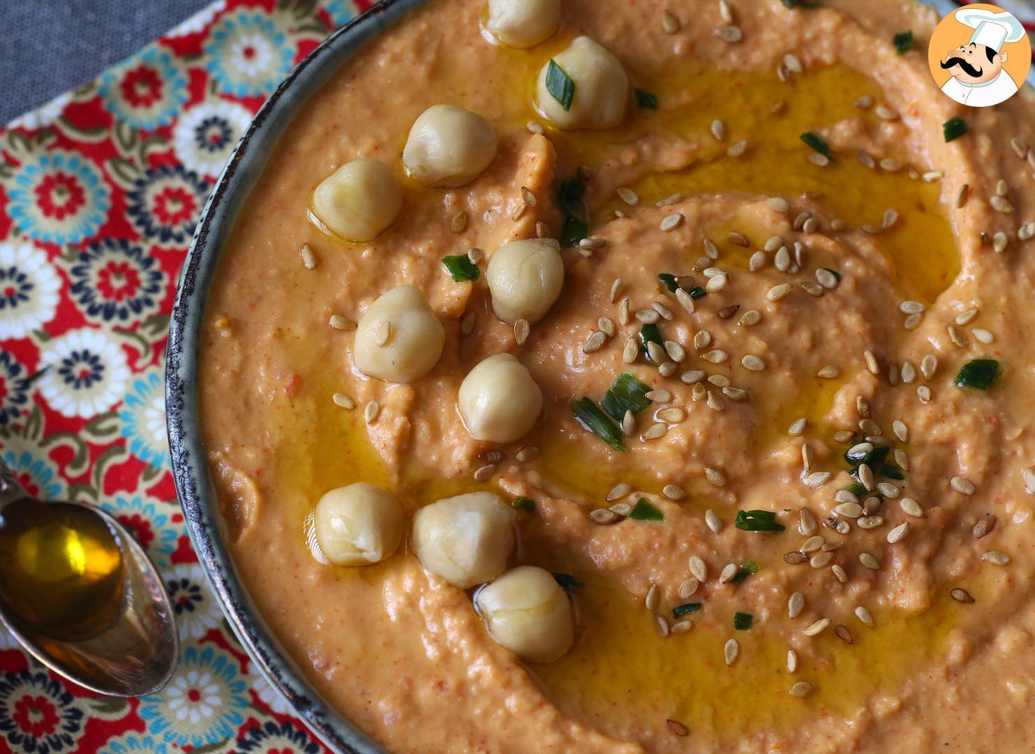 Hummus mit roter paprika