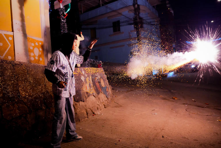 172 lesionados por pólvora dejó la Noche de Velitas en Colombia: INS