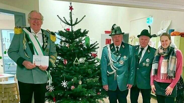 Bruderschaft verteilt Schoko-Nikoläuse