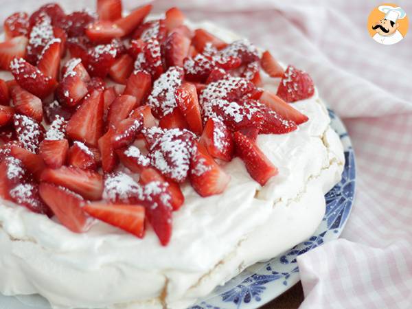 Einfache erdbeer-pavlova