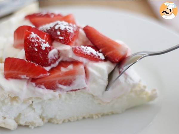 Einfache erdbeer-pavlova