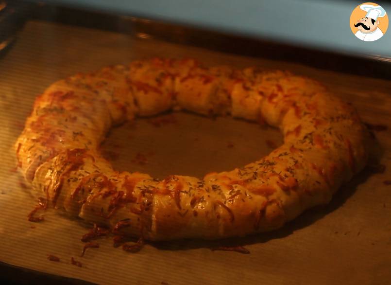 Blätterteigkranz mit lachs und senf