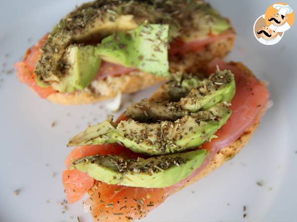 Bruschetta lachs avocado