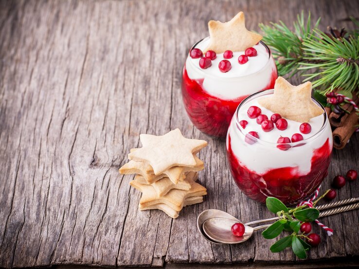 Weiße Schokoladencreme: Weihnachtsdessert im Glas