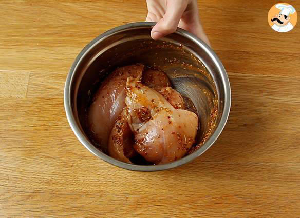 Gebakken kip met honing en mosterd in de oven