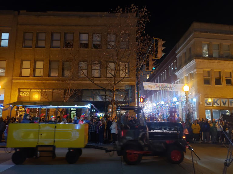 ‘Neon Wonderland’ lights up 2024 Charleston Christmas Parade