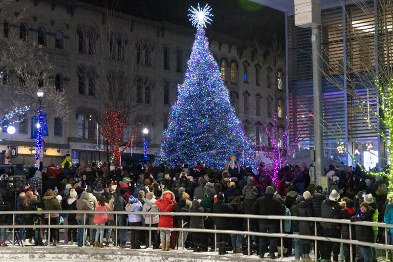 Santa Parade, tree lighting drew more than 10K people, city of Grand