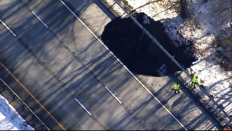 sinkhole-in-new-jersey-keeps-i-80-closed-after-a-section-collapses-into