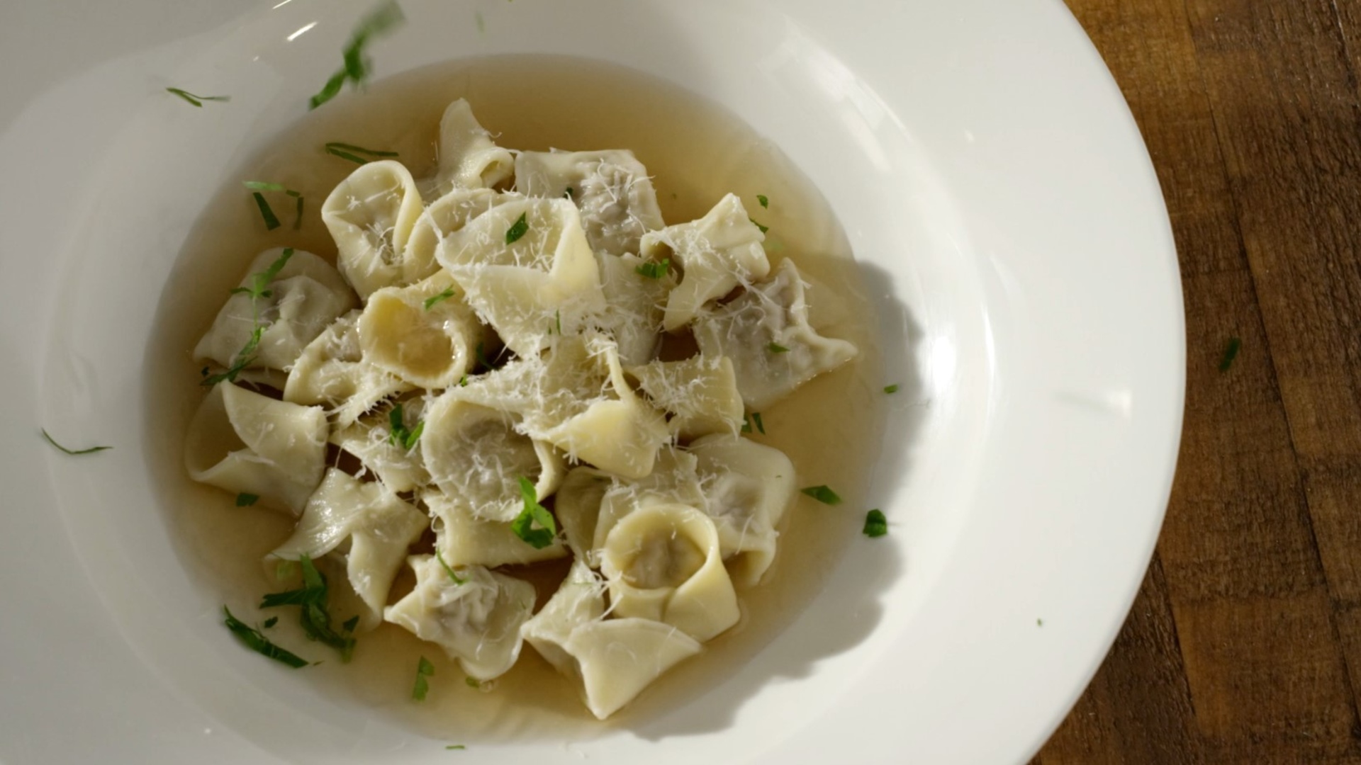 Tortellini in Brühe, ein gemütlicher italienischer Klassiker