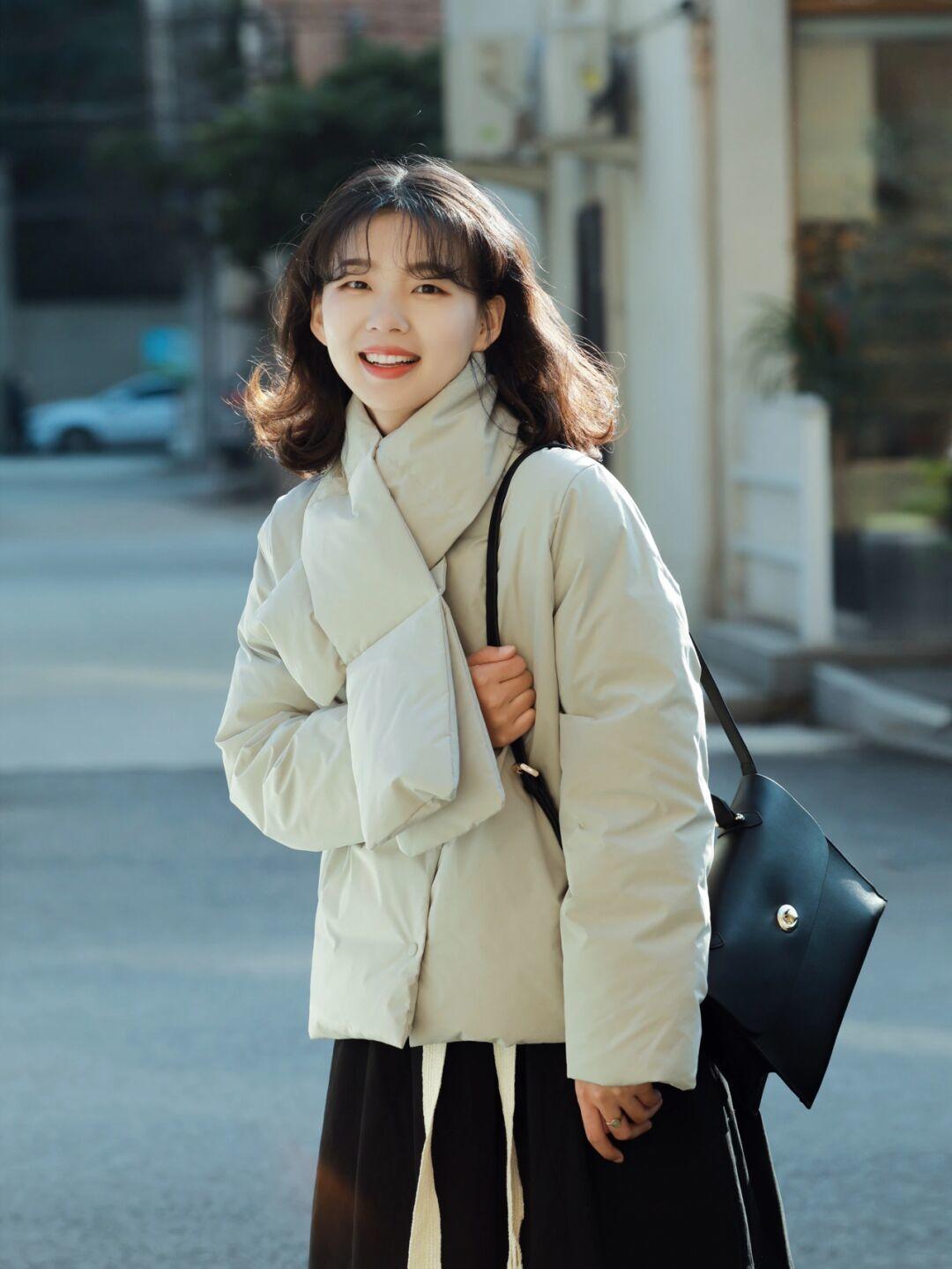 冬天还是穿“羽绒服”更暖和，简约利落又有格调，让你穿出气质美