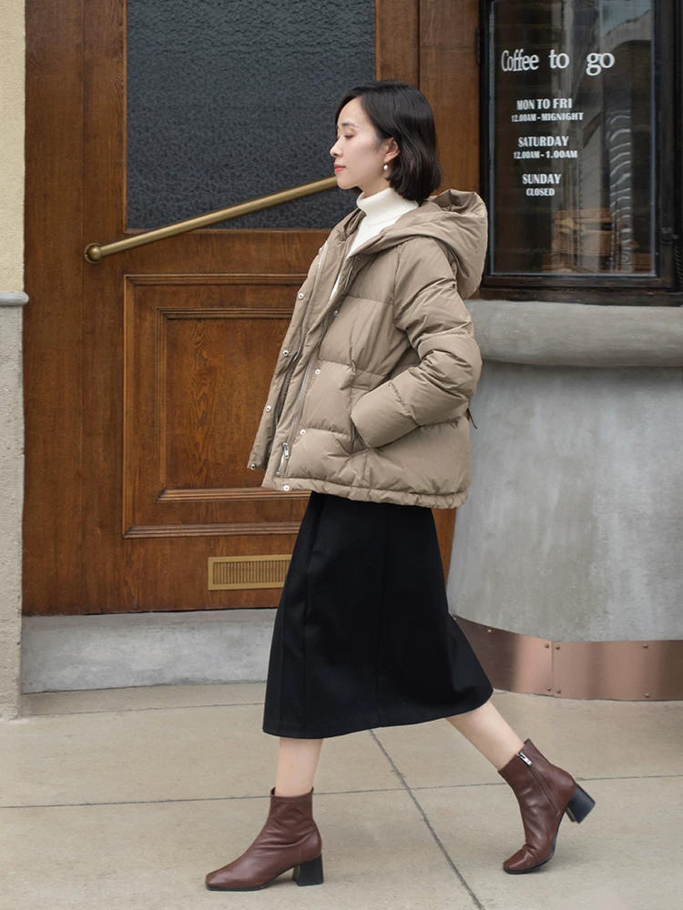 冬天还是穿“羽绒服”更暖和，简约利落又有格调，让你穿出气质美