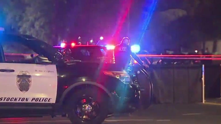 Stockton police search for suspect in vehicle shooting