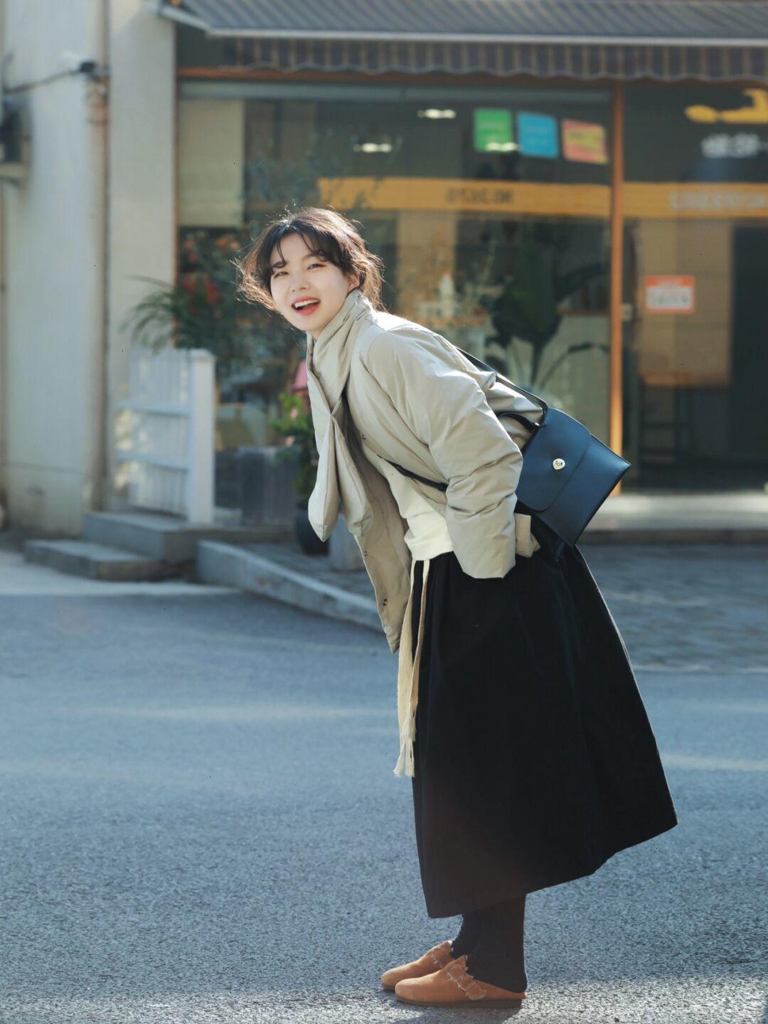 冬天还是穿“羽绒服”更暖和，简约利落又有格调，让你穿出气质美