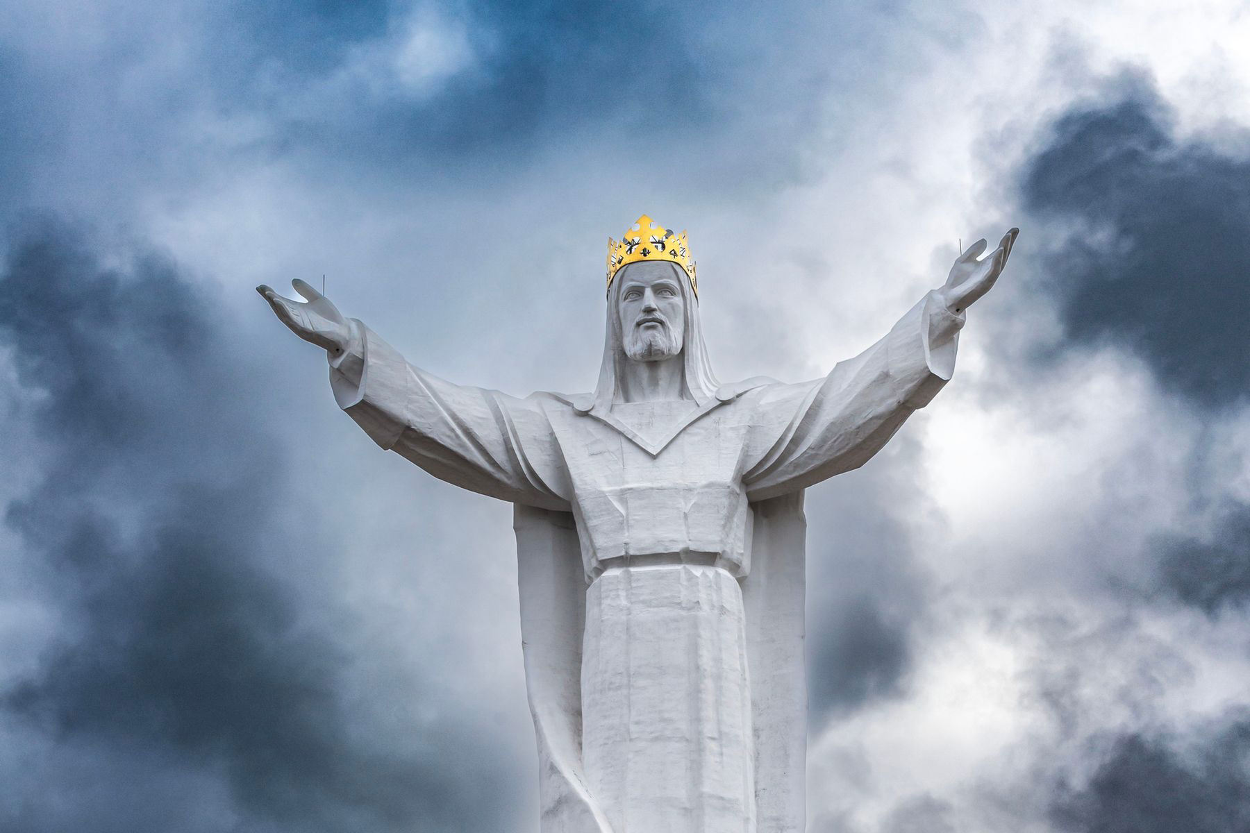20 gigantic statues that overlook the world 20 gigantic statues that overlook the world
