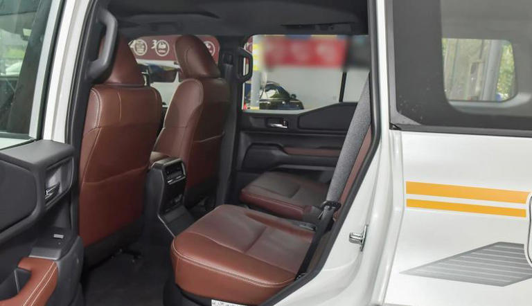 定位中大型SUV，2.4T混动系统加8AT变速箱，这款车值得入手吗？