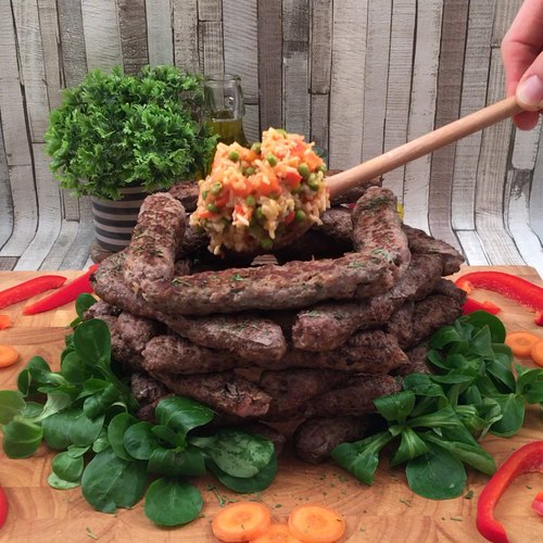 Selbstgemachte Spieß-Presse für Cevapcici