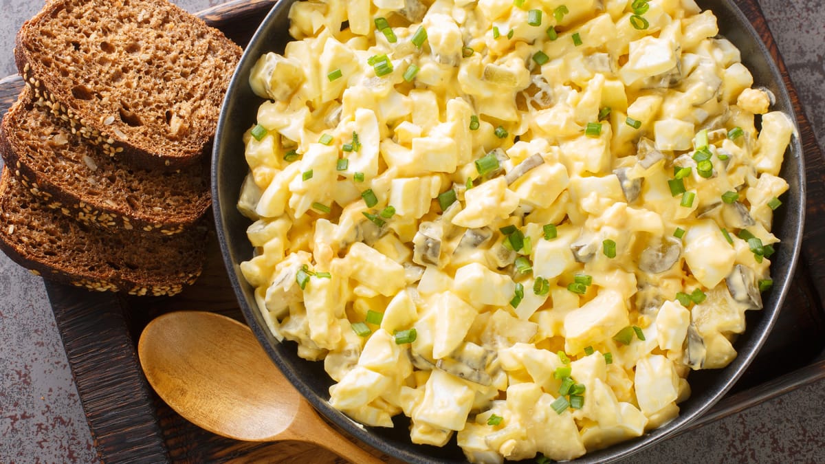 Eiersalat wie bei Muttern: Mit diesem Rezept gelingt er