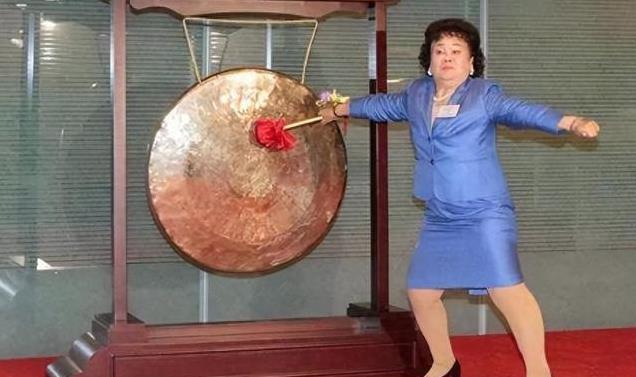 金嗓子喉片终成“喉骗”：经历两次失信风波，传奇女老板成老赖