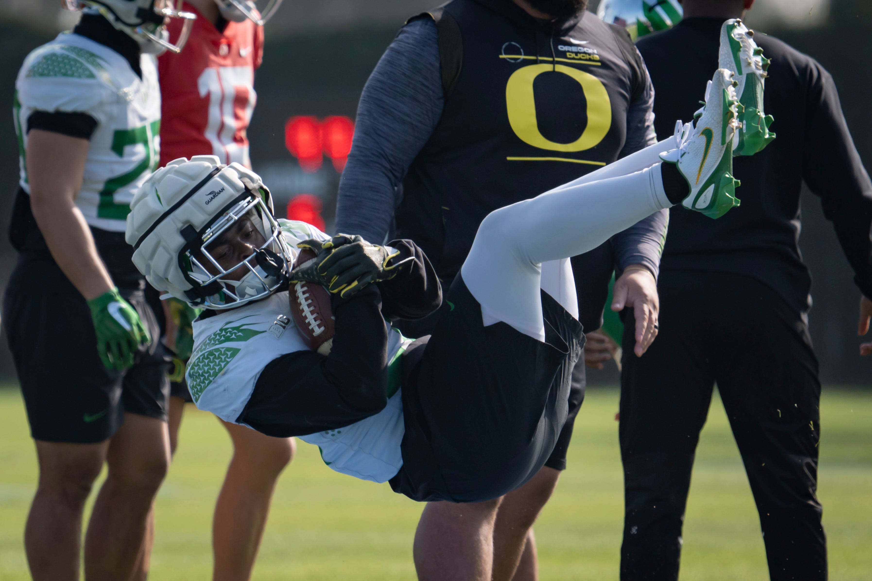 Da'Jaun Riggs’ increased knowledge of Ducks’ offense sets him apart ...