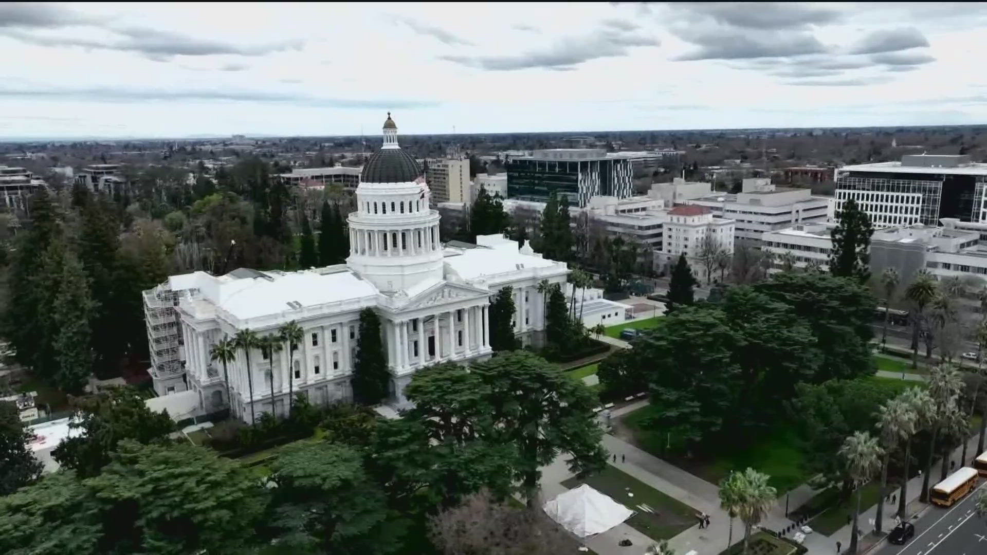 2025 California laws Increase in minimum wage, banning toxic