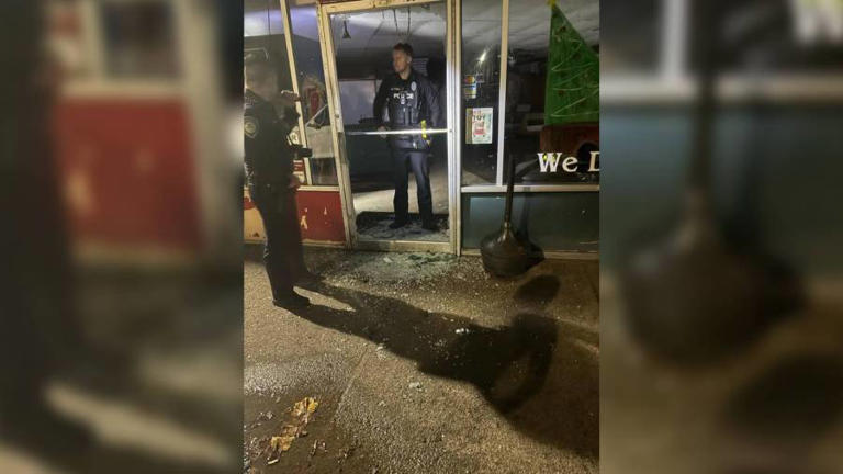 Break-in At Bb’s Pizzeria In Newark Leaves Front Door Shattered