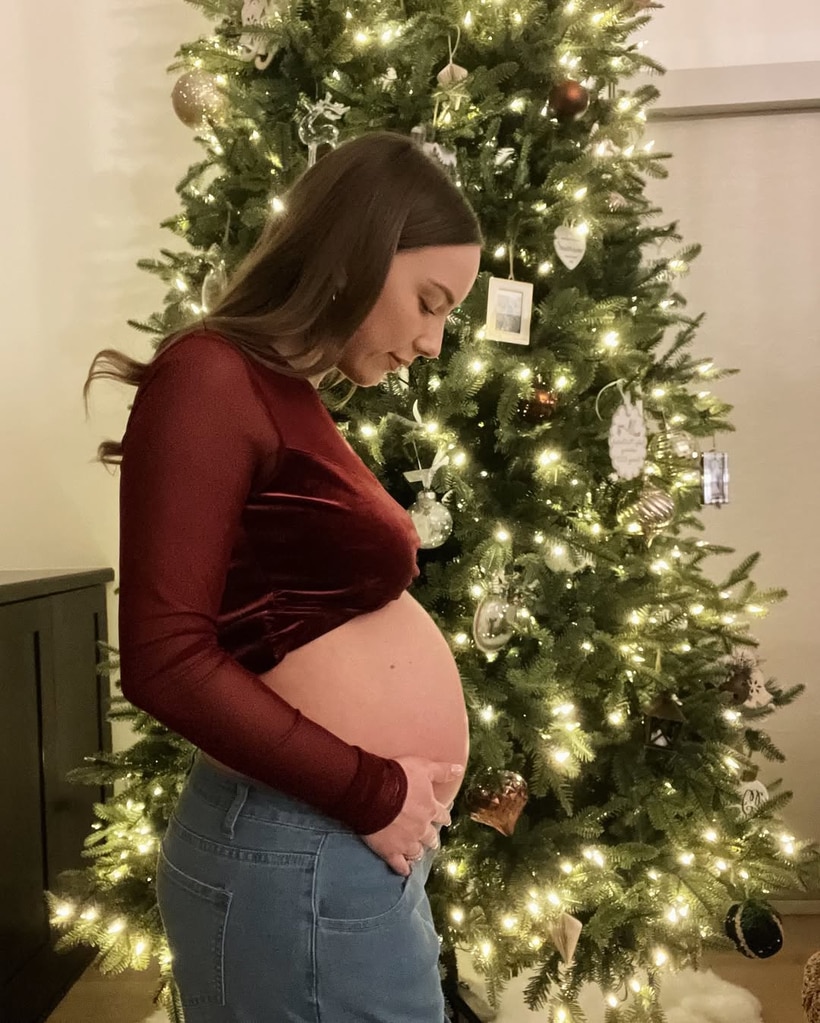 See Pregnant Hailie Jade’s Sweet New Baby Bump Photos