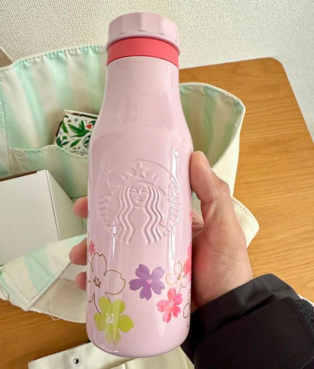 速報】「スタバ福袋2025」の中身を大公開 / ワクワク感もお得感も 速報】「スタバ福袋2025」の中身を大公開 / ワクワク感もお得感も
