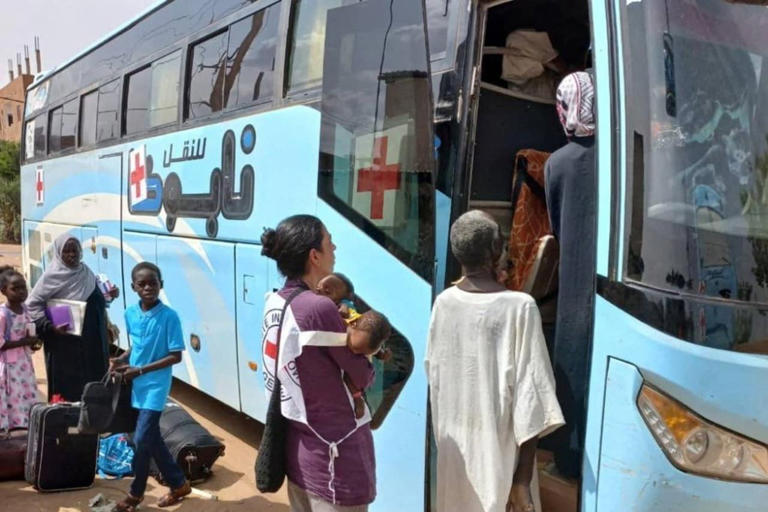 The Heroic Race to Rescue 370 Orphans from a War Zone—Twice