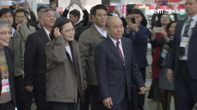 新聞幕後／按讚台廠！總統賴清德元旦穿的帥風衣MIT 當年她還自費買