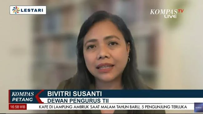 Dewan Pengurus Transparency International Indonesia (TII) Bivitri Susanti dalam dialog Kompas Petang, Kompas TV, Rabu (1/1/2025).