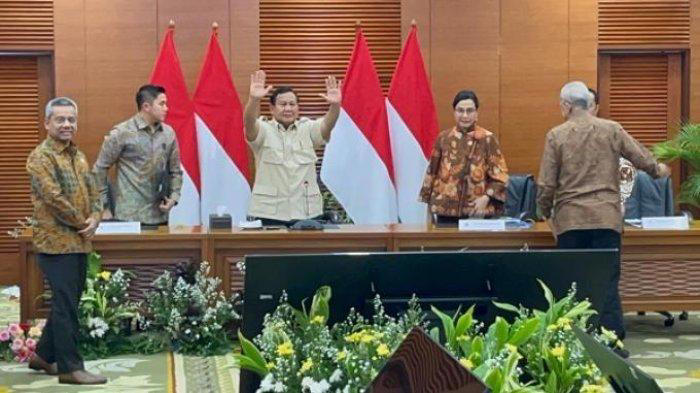 Presiden RI Prabowo Subianto usai menghadiri rapat pimpinan, akhir tutup tahun kas negara di kantor Kementerian Keuangan di Kawasan Lapangan Banteng, Jakarta Pusat, Selasa (31/12/2024). (Tribunnews/Taufik Ismail)