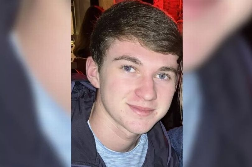 Dad's emotional plea after 'beautiful' son, 17, killed in car crash