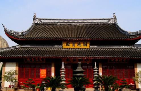 江西一千年古寺，每年亏损上亿元仍不收门票，中午还能吃免费斋饭