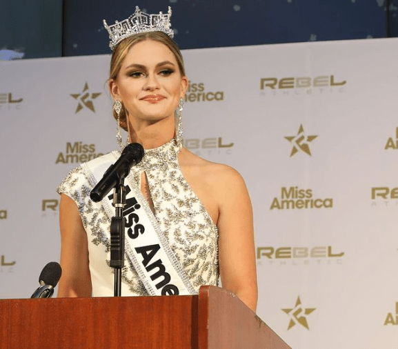 Miss Wisconsin Mandi Genord wins awards at 2025 Miss America competition