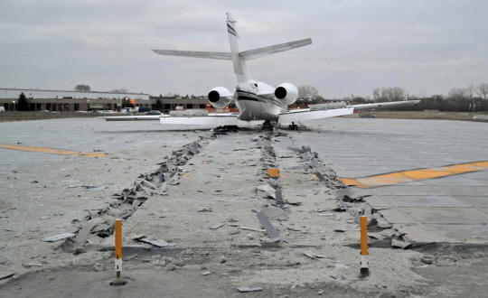 「なぜ私たちには導入されていなかったのか」韓国旅客機事故で浮き彫りに…日米台が20年前から備えていた滑走路の救命装置