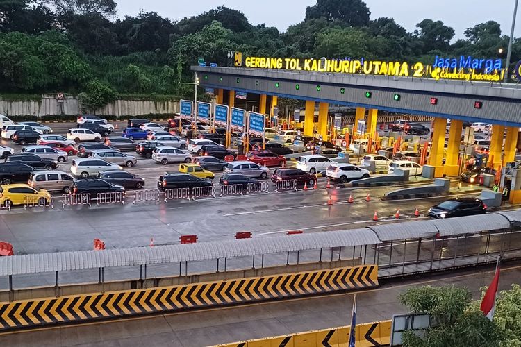 Arus balik awal tahun, 324.208 kendaraan kembali masuk Jabotabek