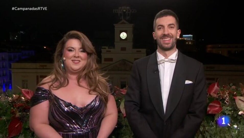 Las fuertes críticas a LalaChus por su estampita de la vaquilla del 'Grand Prix' en las Campanadas 2024