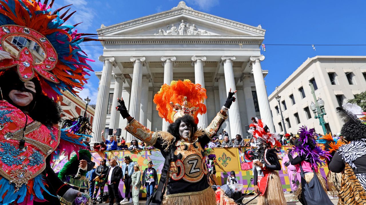 See The Parade Schedule For New Orleans Mardi Gras 2025 AA1wRN8J.img