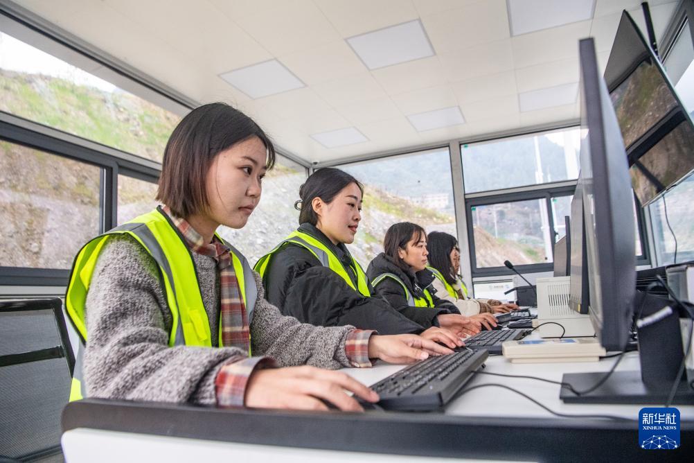 武陵山区又添一条高速公路大通道