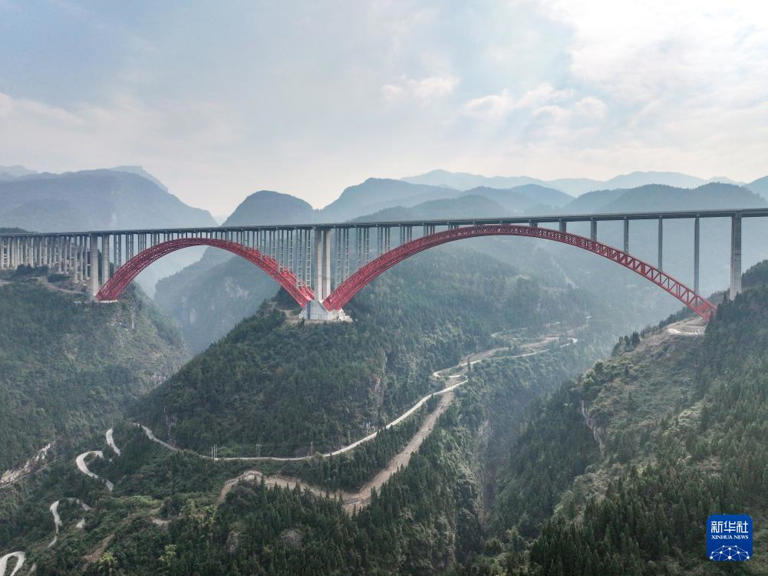 武陵山区又添一条高速公路大通道