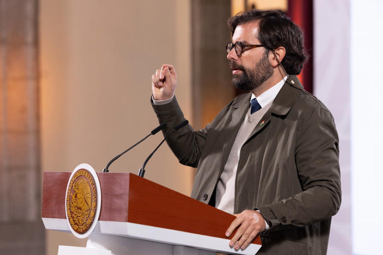 El director del IMSS-Bienestar, Alejandro Svarch Pérez. | Crédito: Presidencia