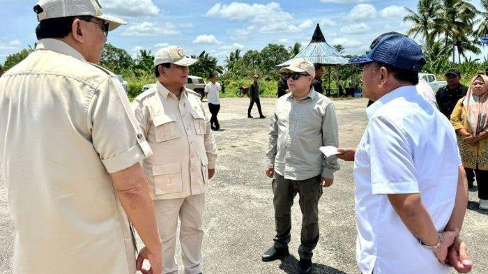 Presiden RI Prabowo Subianto didampingi beberapa menteri dan pengusaha Andi Syamsuddin Arsyad atau Haji Isam, saat mengunjungi proyek cetak sawah 1 juta hektare di Desa Wanam, Distrik Ilwayab, Merauke, Provinsi Papua Selatan, Minggu (3/11/2024). (Tribunnews.com)