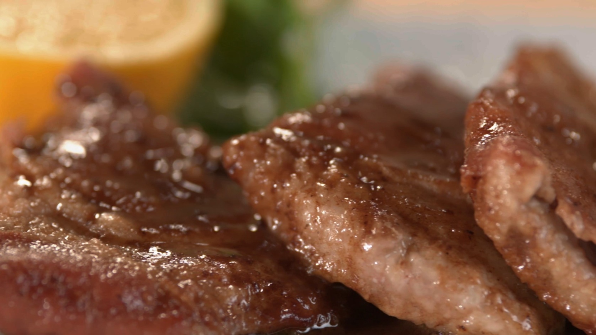 Kalbfleisch mit Salbei und Prosciutto