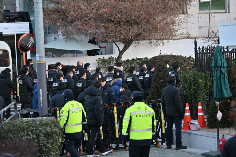 Police and anticorruption investigators arrive at the residence of South Korea’s impeached president.